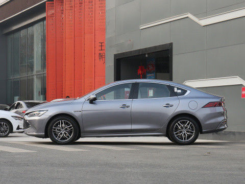 National VI BYD QIN PLUS 2021 EV DM-I 55KM 1.5L 81kW 4 portes et 5 sièges