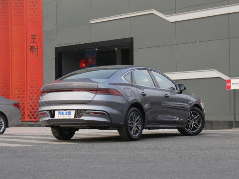 National VI BYD QIN PLUS 2021 EV DM-I 55KM 1.5L 81kW 4 portes et 5 sièges