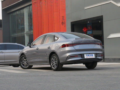 National VI BYD QIN PLUS 2021 EV DM-I 55KM 1.5L 81kW 4 portes et 5 sièges