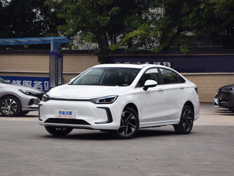 PÉKIN EU5 Voiture électrique compacte 4 portes 5 sièges