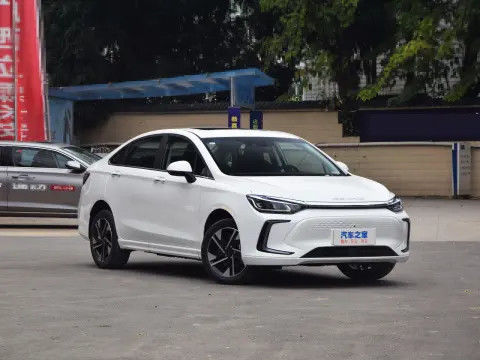 PÉKIN EU5 Voiture électrique compacte 4 portes 5 sièges