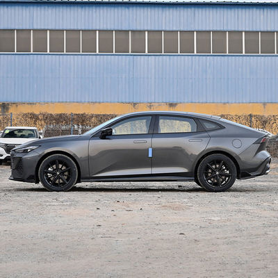 Changan UNI-V IDD Plug In Hybrid Sedan 5 sièges kilométrage 1100KM