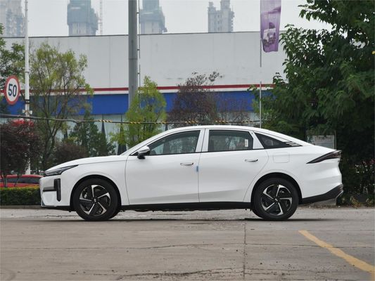 Geely Galaxy L6 Chinese Electric Sedan Plug In Hybrid Sedan 1370KM L2 Assistance à la conduite