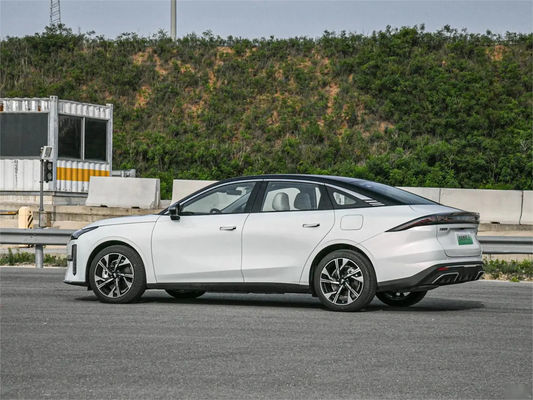 Geely Galaxy L6 Chinese Electric Sedan Plug In Hybrid Sedan 1370KM L2 Assistance à la conduite