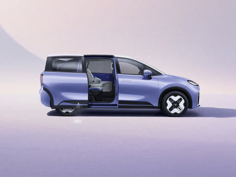 ARCFOX Koala Chinese Electric Sedan Petit MPV L2 conduite assistée