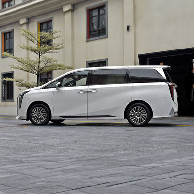 GAC M8 voiture chinoise à carburant 5 portes 7 places MPV moteur 2.0T