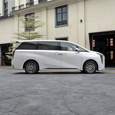 GAC M8 voiture chinoise à carburant 5 portes 7 places MPV moteur 2.0T