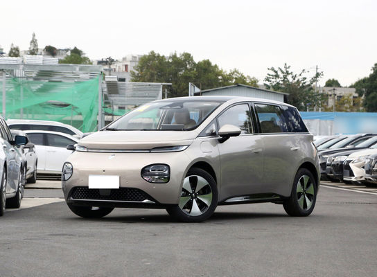 BaoJun Clouds Ev est une petite berline électrique avec une autonomie de 360 à 460 km.