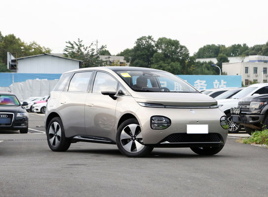 BaoJun Clouds Ev est une petite berline électrique avec une autonomie de 360 à 460 km.