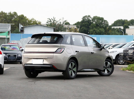 BaoJun Clouds Ev est une petite berline électrique avec une autonomie de 360 à 460 km.