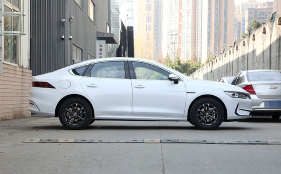 2024 BYD Qin Plus 55 km/120 km Honor Modèle Chine D-MI Plug dans une voiture hybride