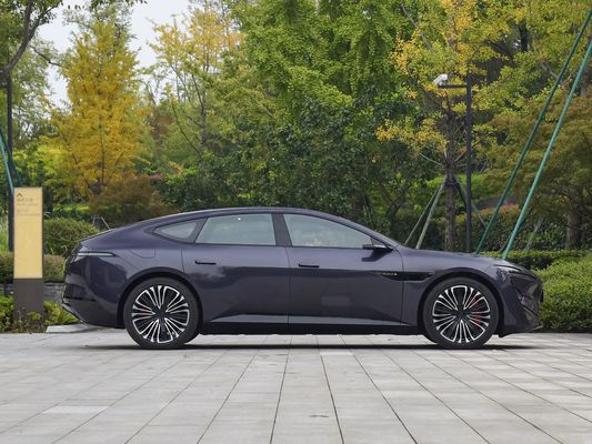 Le 2025 AVATR 12 est une berline électrique haut de gamme en Chine.