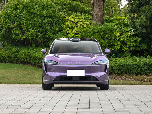 Huawei Luxeed R7. la voiture la plus avancée de Chine, avec une autonomie purement électrique allant jusqu'à 802 km.