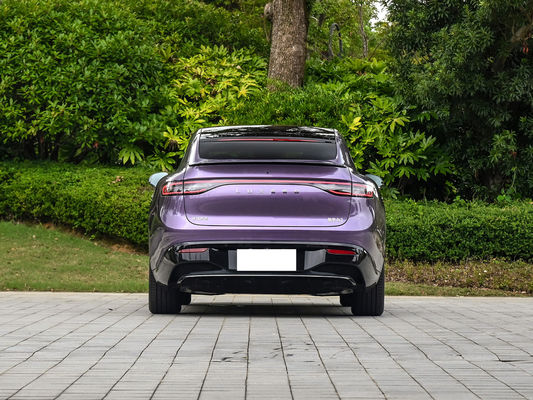 Huawei Luxeed R7. la voiture la plus avancée de Chine, avec une autonomie purement électrique allant jusqu'à 802 km.