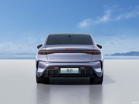 BYD 2025 Seal, une berline électrique pure avec une autonomie allant jusqu'à 650 km, un nouveau système de conduite intelligent et le meilleur rapport qualité-prix pour une berline électrique de taille moyenne.