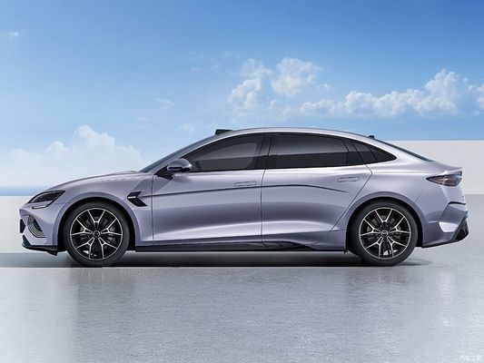 BYD 2025 Seal, une berline électrique pure avec une autonomie allant jusqu'à 650 km, un nouveau système de conduite intelligent et le meilleur rapport qualité-prix pour une berline électrique de taille moyenne.