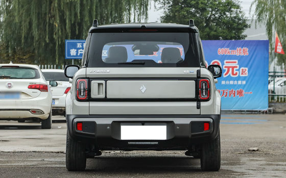 Le Baojun Yueye Plus est un véhicule électrique chinois avec un design carré distinctif, offrant une autonomie CLTC de 401 km. Il est disponible en versions 5 places et 4 places.offrant un rapport qualité/prix exceptionnel