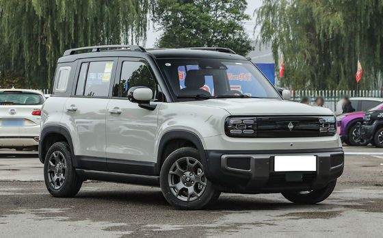 Le Baojun Yueye Plus est un véhicule électrique chinois avec un design carré distinctif, offrant une autonomie CLTC de 401 km. Il est disponible en versions 5 places et 4 places.offrant un rapport qualité/prix exceptionnel