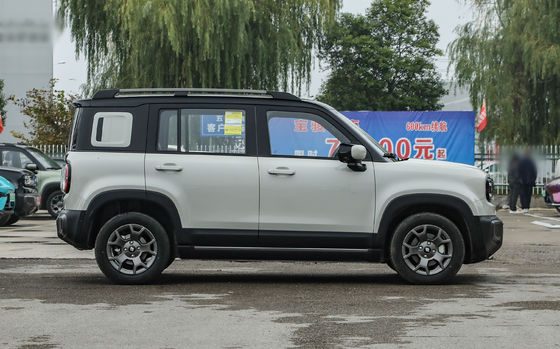 Le Baojun Yueye Plus est un véhicule électrique chinois avec un design carré distinctif, offrant une autonomie CLTC de 401 km. Il est disponible en versions 5 places et 4 places.offrant un rapport qualité/prix exceptionnel