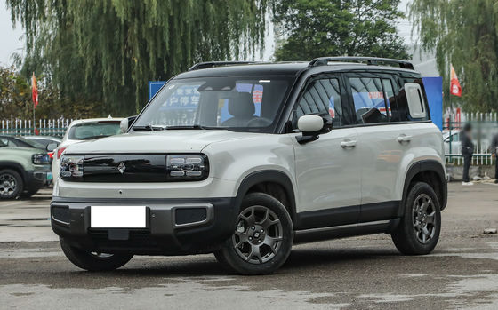 Le Baojun Yueye Plus est un véhicule électrique chinois avec un design carré distinctif, offrant une autonomie CLTC de 401 km. Il est disponible en versions 5 places et 4 places.offrant un rapport qualité/prix exceptionnel