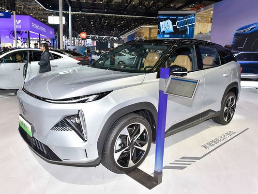 Le Geely Galaxy L7, propulsé par des moteurs 1.5L et 1.5T, avec une autonomie combinée de 1 370 km et une autonomie purement électrique de 115 km. un SUV hybride rechargeable rentable.