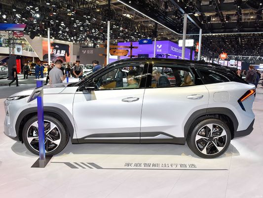 Le Geely Galaxy L7, propulsé par des moteurs 1.5L et 1.5T, avec une autonomie combinée de 1 370 km et une autonomie purement électrique de 115 km. un SUV hybride rechargeable rentable.