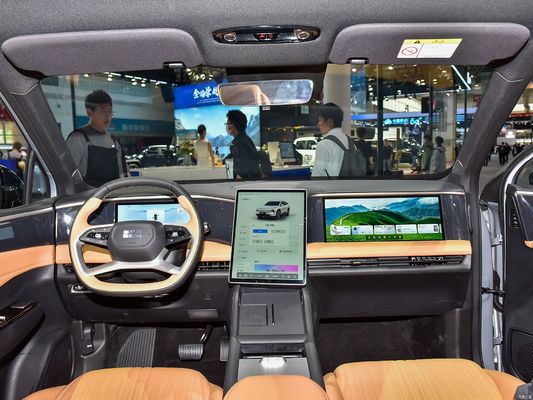 Le Geely Galaxy L7, propulsé par des moteurs 1.5L et 1.5T, avec une autonomie combinée de 1 370 km et une autonomie purement électrique de 115 km. un SUV hybride rechargeable rentable.