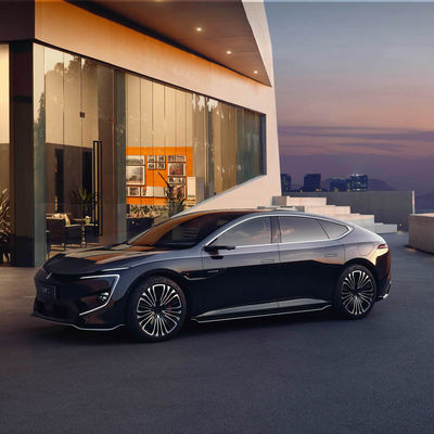 Berline électrique chinoise 5 places, 0-100 km/h en 4 secondes et vitesse de pointe de 193 km/h